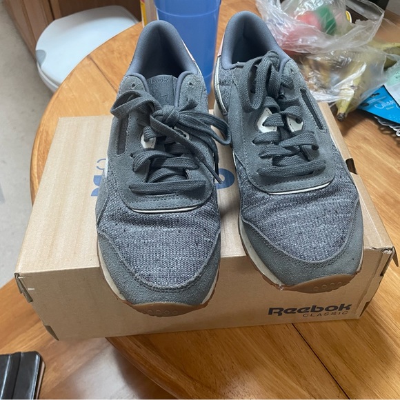 Reebok classic, great condition. NWOT - Picture 4 of 4